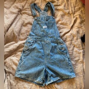 🐟Levi’s Shortalls